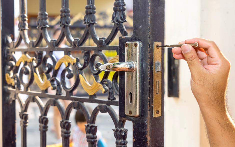ouvrir une porte avec un trombone Marseille 14